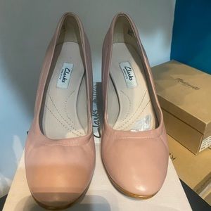 Clarks pink/nude pumps